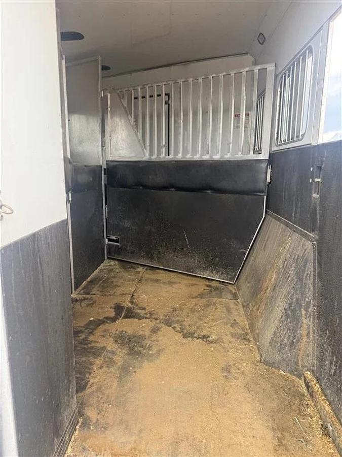 Used 2006 Sundowner 8018 3 Horse