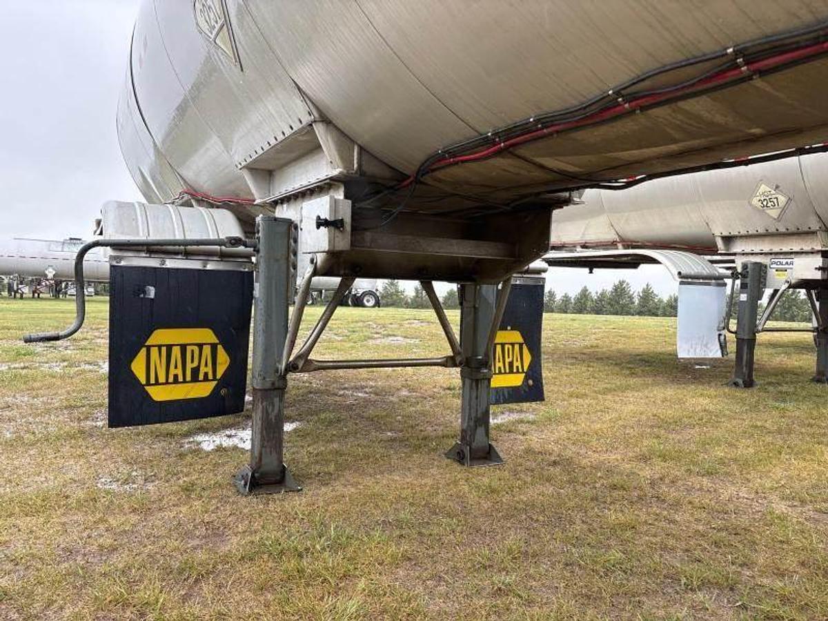 Used 2011 Polar Quad axle asphalt trailer