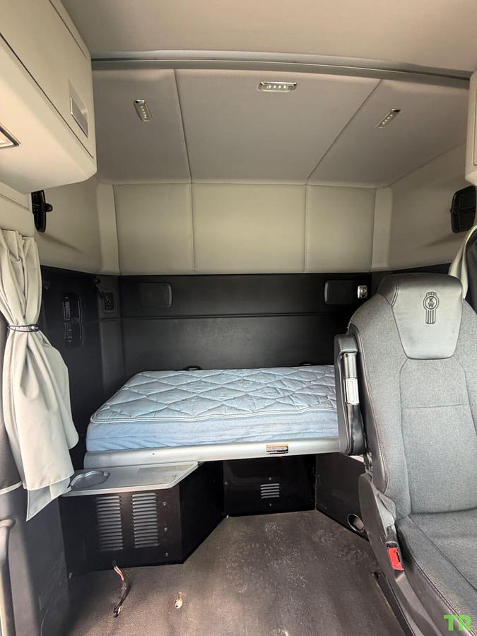 Used 2021 Kenworth T880