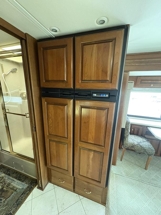 Used 2003 Monaco Dynasty 38 Earl