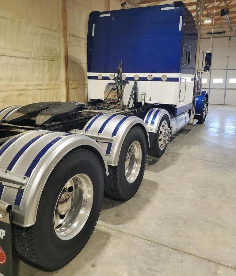 Used 2022 Peterbilt 389