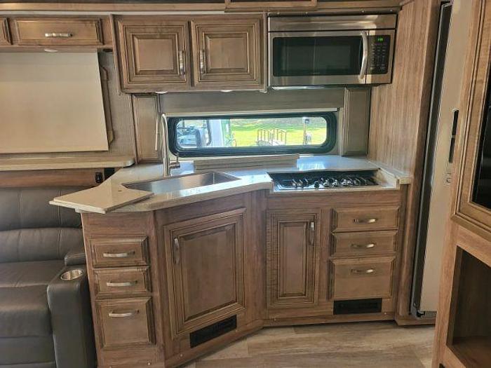 Used 2021 Jayco Seneca 37K