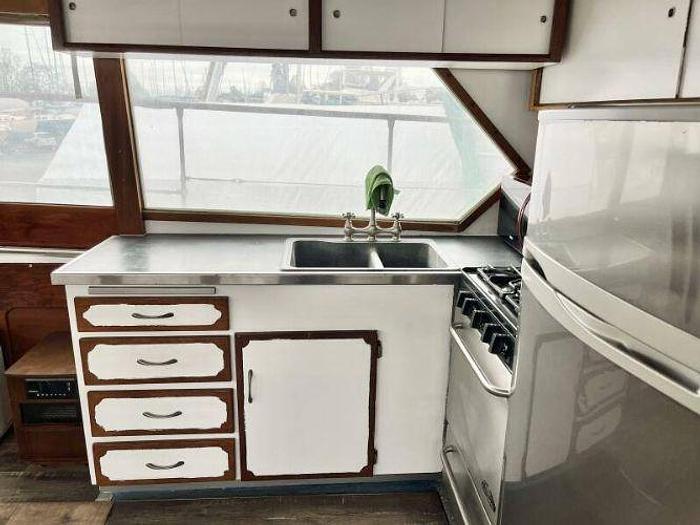 Used 1970 Tollycraft CB Tri Cabin