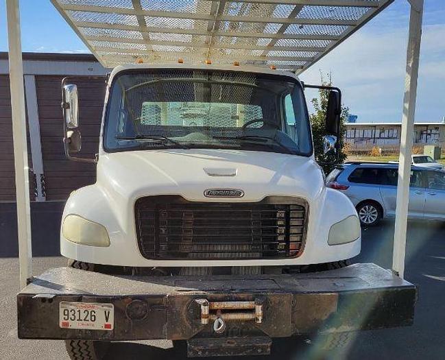 Used 2006 Freightliner BUSINESS CLASS M2 106