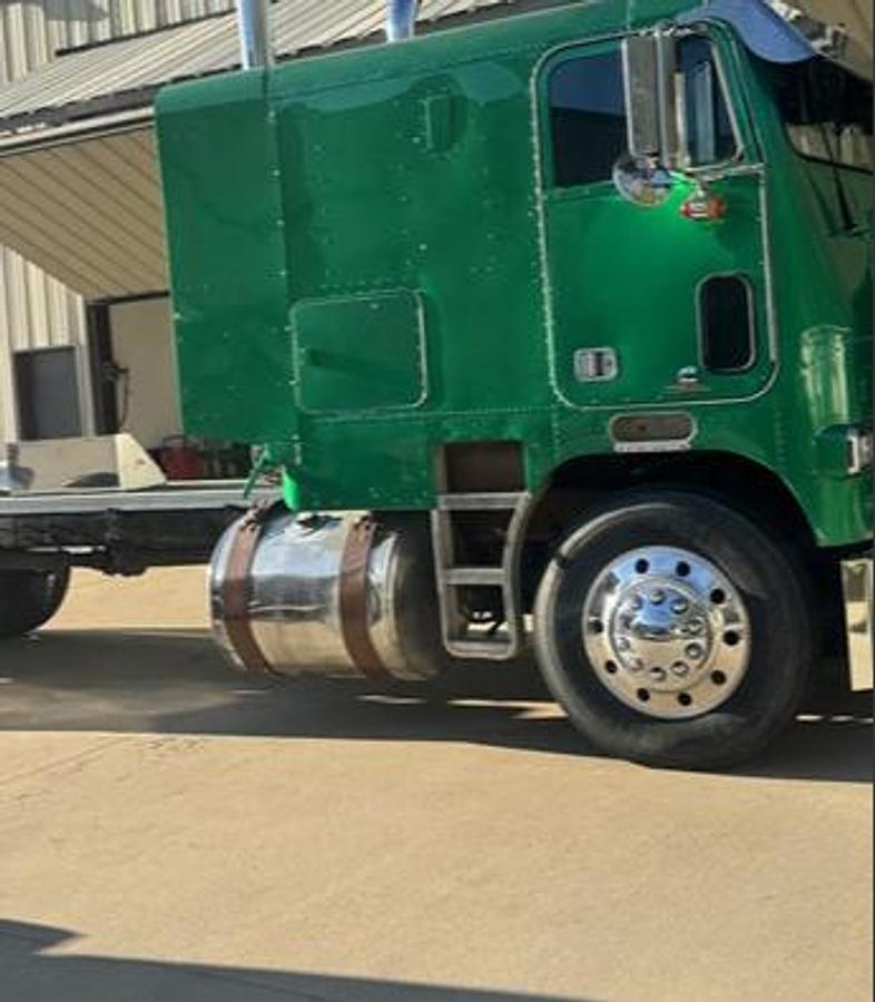 Used 1985 Freightliner MP80