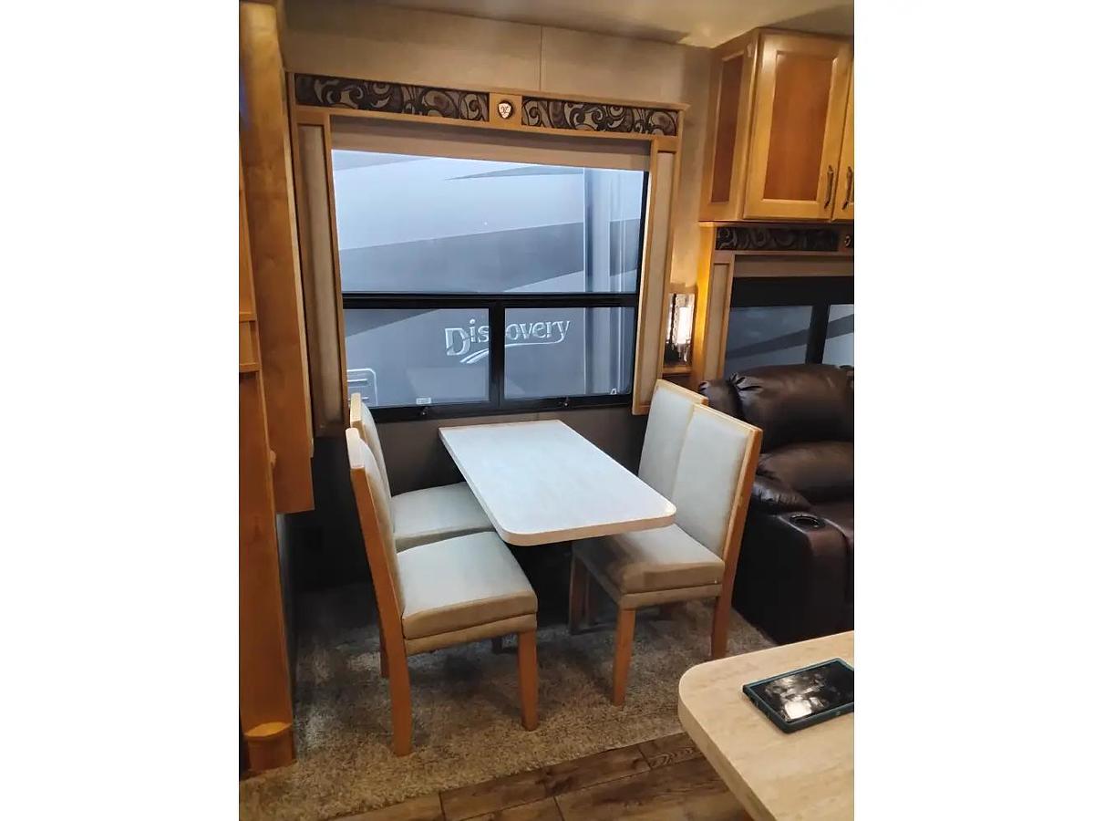 Used 2018 Vanleigh Beacon 39GBB Fifth Wheel