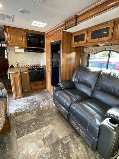 Used 2018 Coachmen Leprechaun 260DS