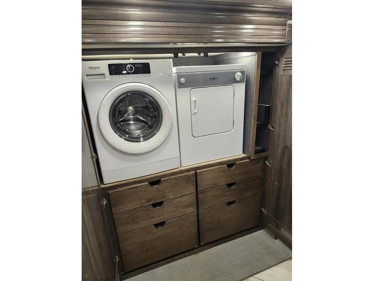 Used 2022 Fleetwood Discovery Lxe 44s