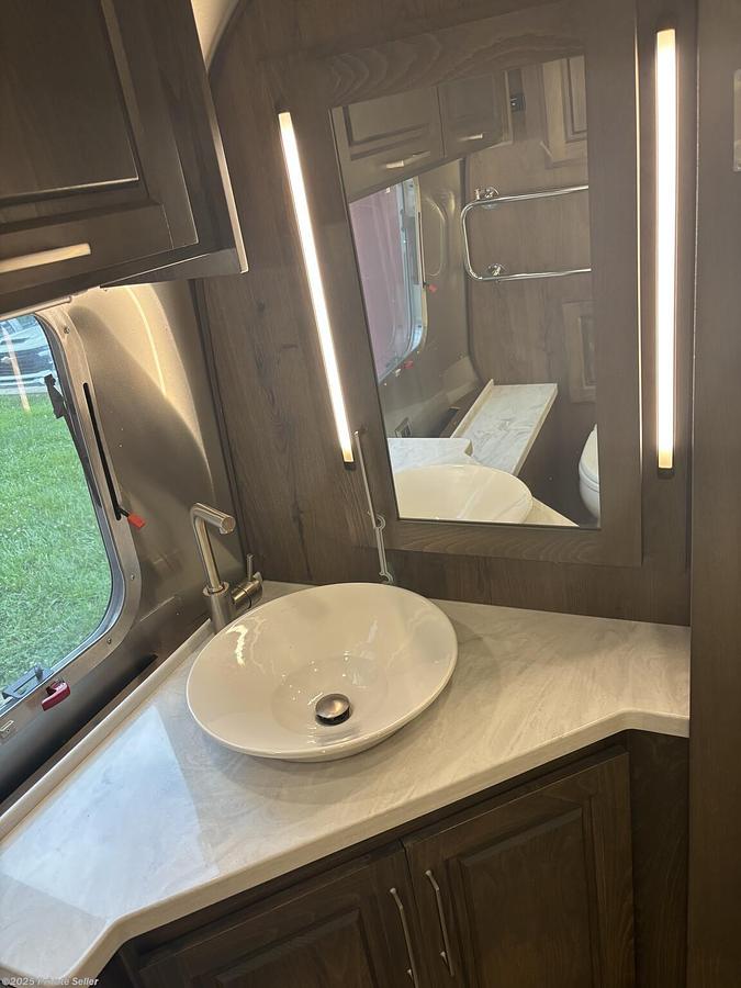 Used 2023 Airstream Classic 33