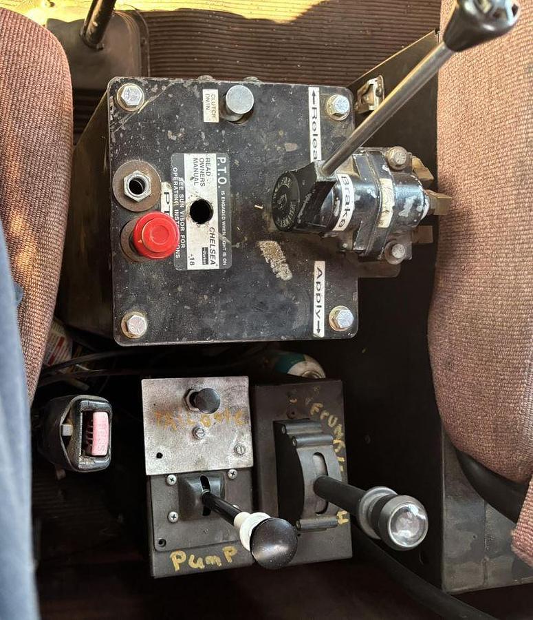 Used 2006 Kenworth T800 Wide Nose Day Cab Semi Truck