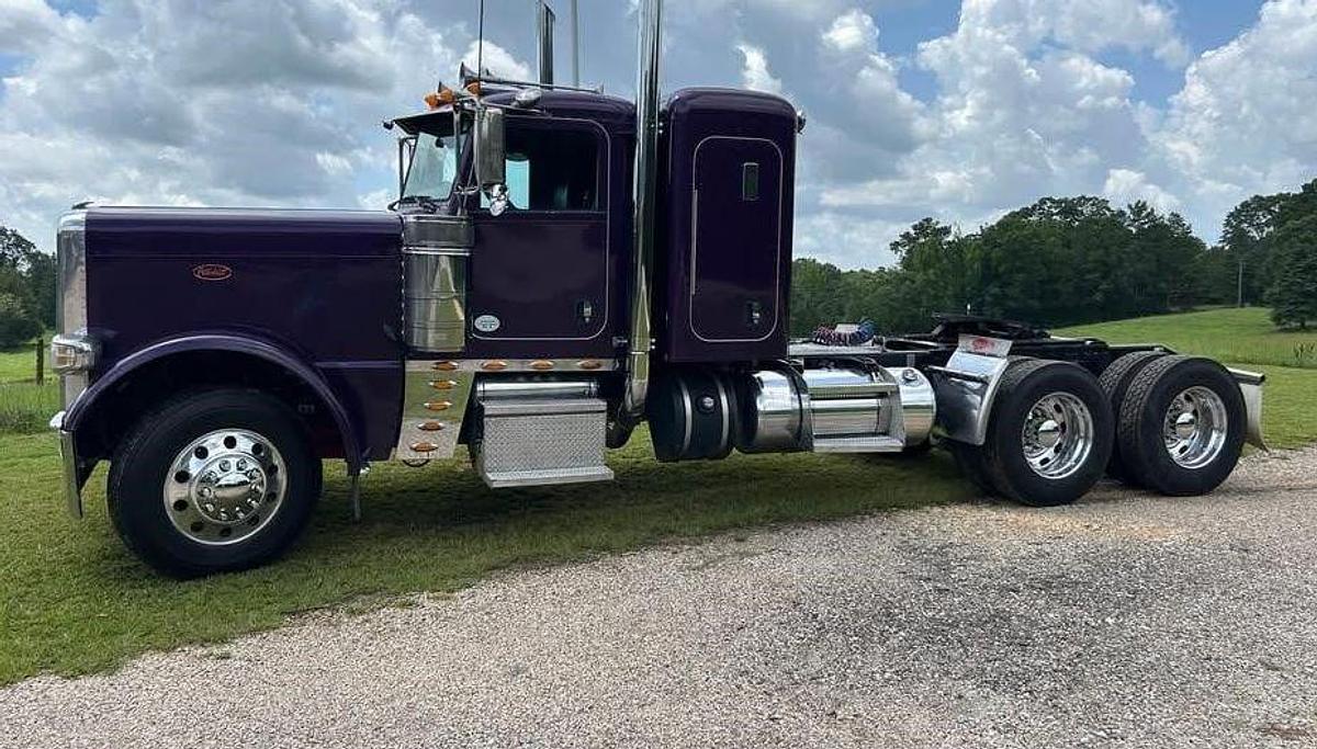 Used 2019 Peterbilt 389 Conventional Sleeper Cab
