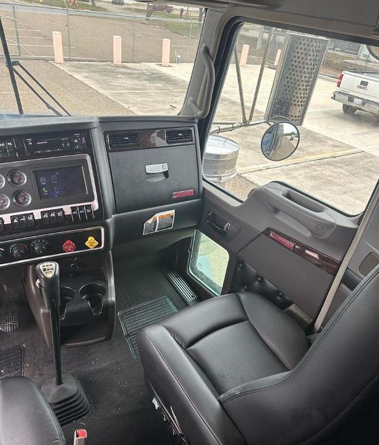 Used 2018 Kenworth T800 Sleeper Semi Truck