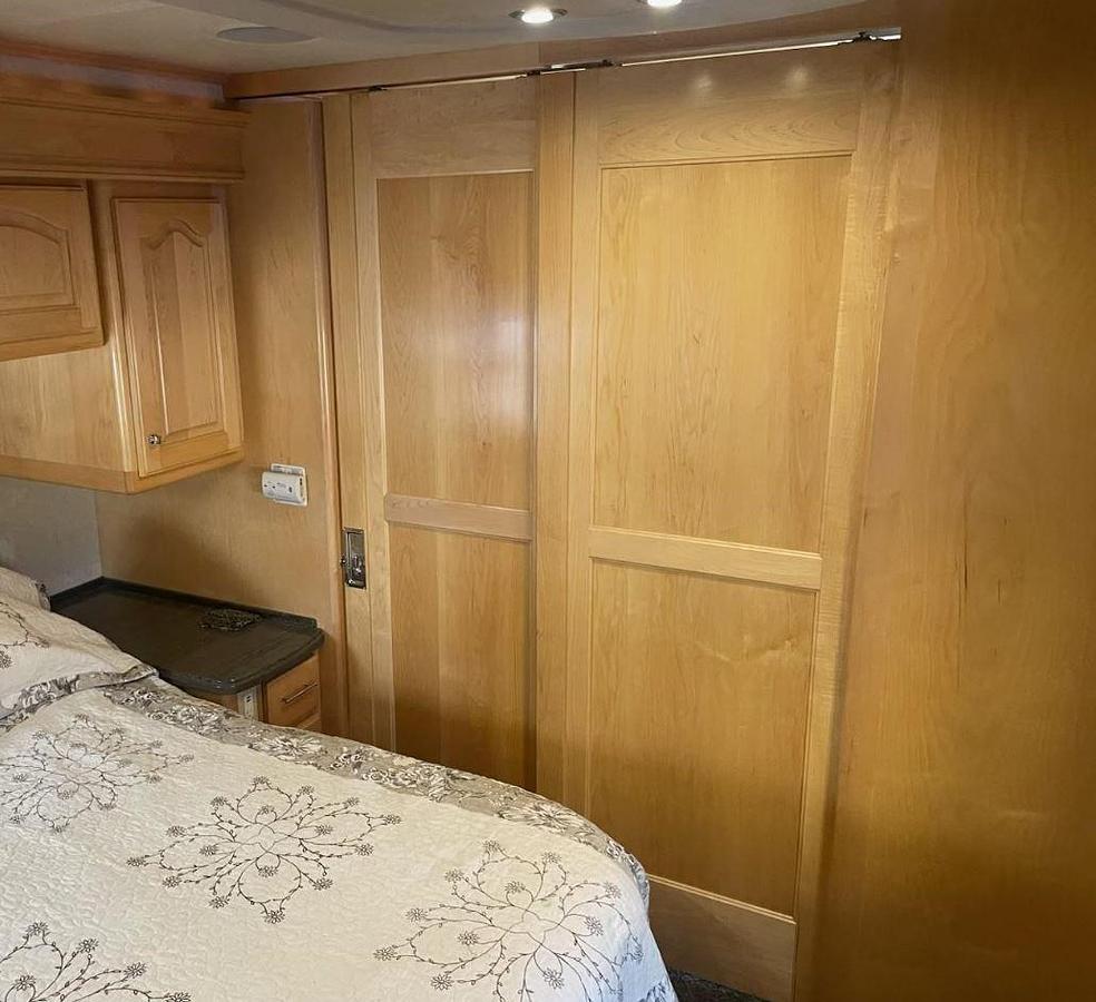 Used 2005 Country Coach Magna 630