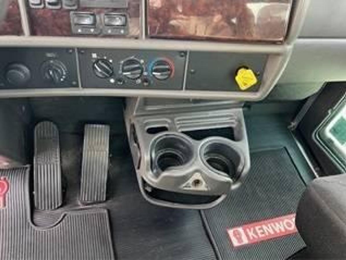 Used 2015 Kenworth T370 Truck with Box & Generator