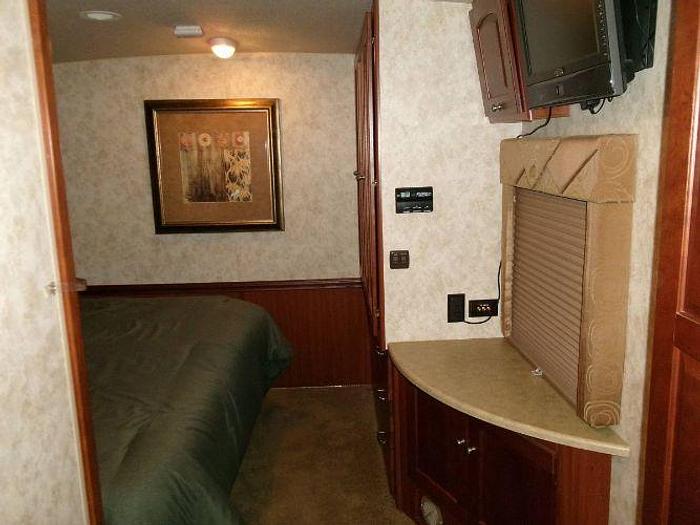 Used 2010 Winnebago SIGHTSEER 33C