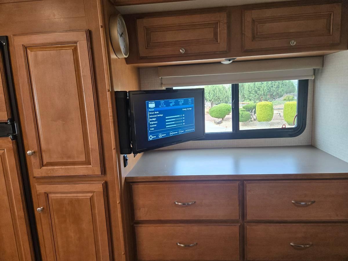Used 2016 Winnebago Vista Lx 27 N
