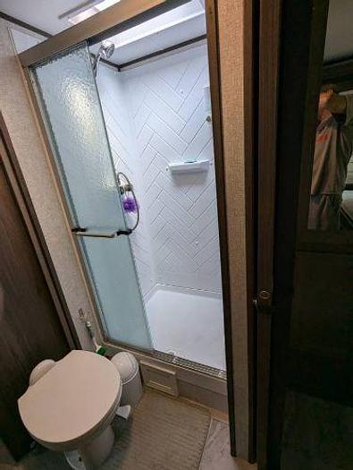 Used 2021 Dutchmen Kodiak Ultimate 2921FKDS