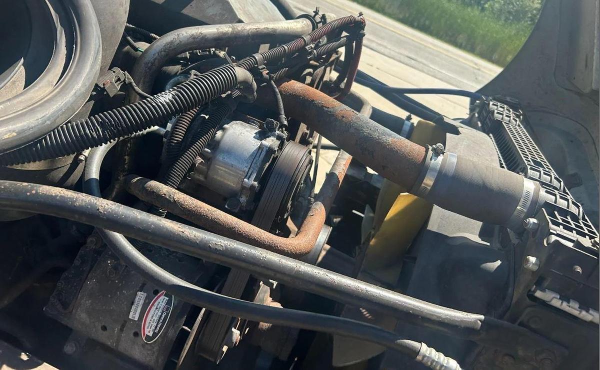 Used 2007 Freightliner Columbia 120 Semi Truck