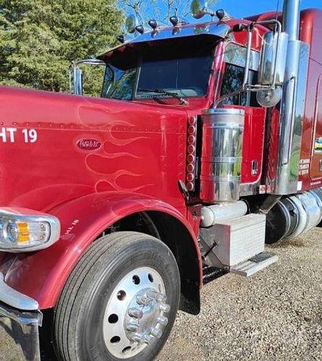 Used 2019 Peterbilt 389 Sleeper