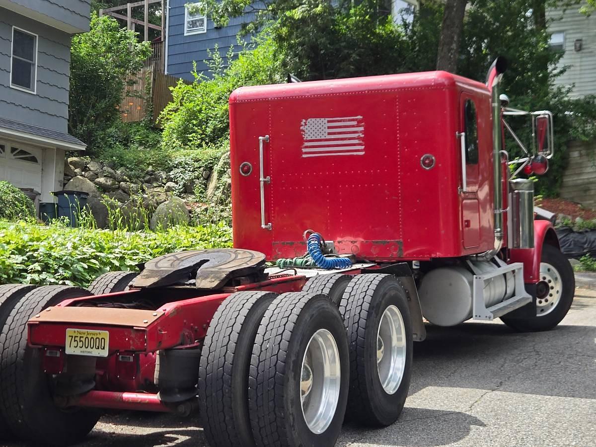 Used 1987 Freightliner FLC120 Conventional Sleeper Semi