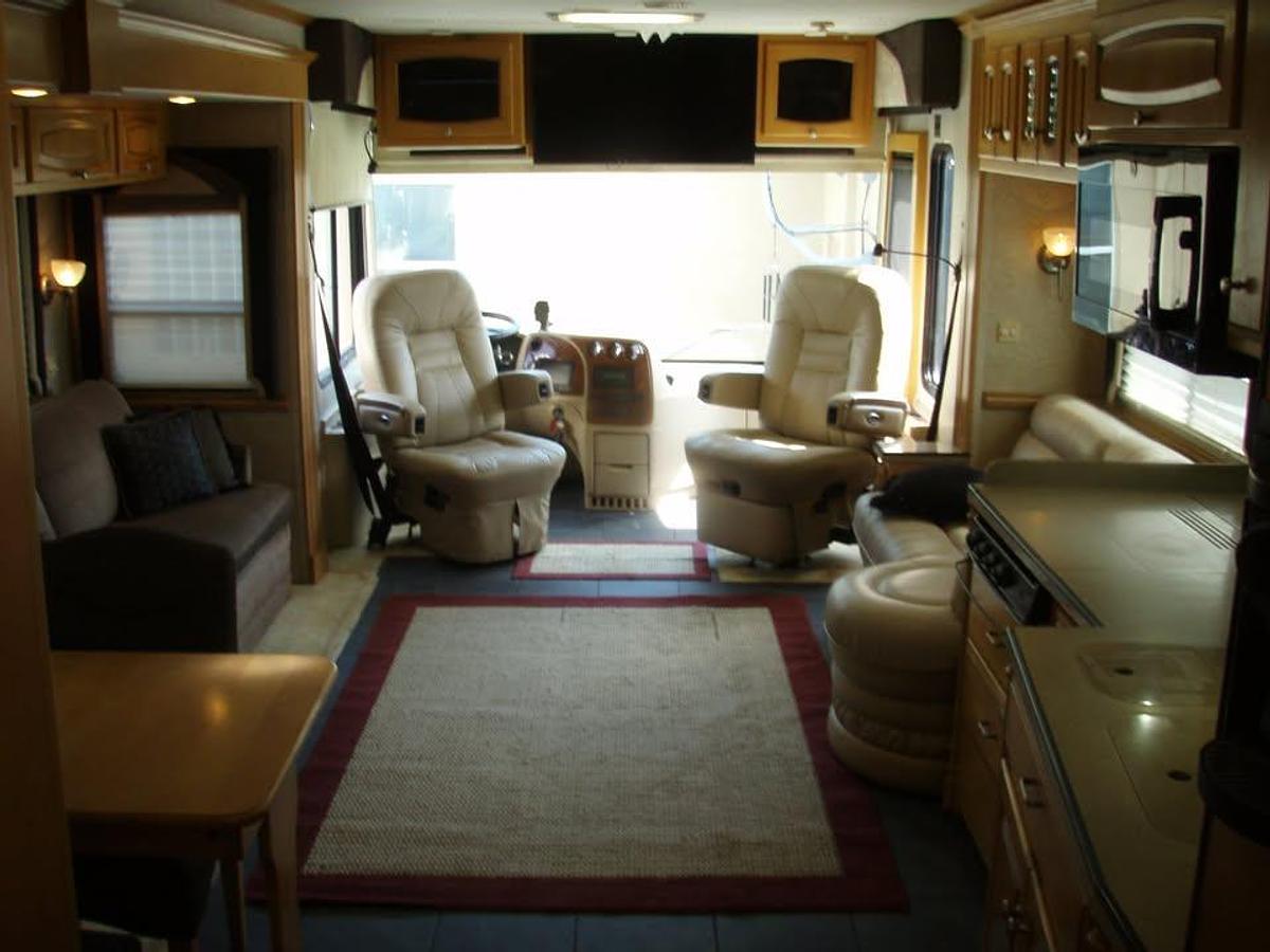 Used 2007 Newmar Dutch Star 4320 and Stacker Trailer