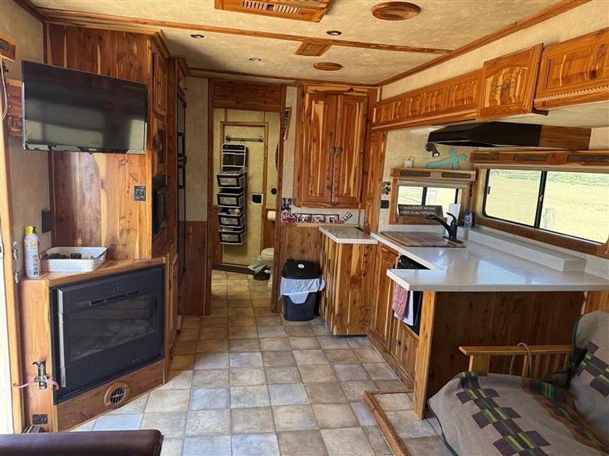 Used 2006 Sundowner 8018 3 Horse