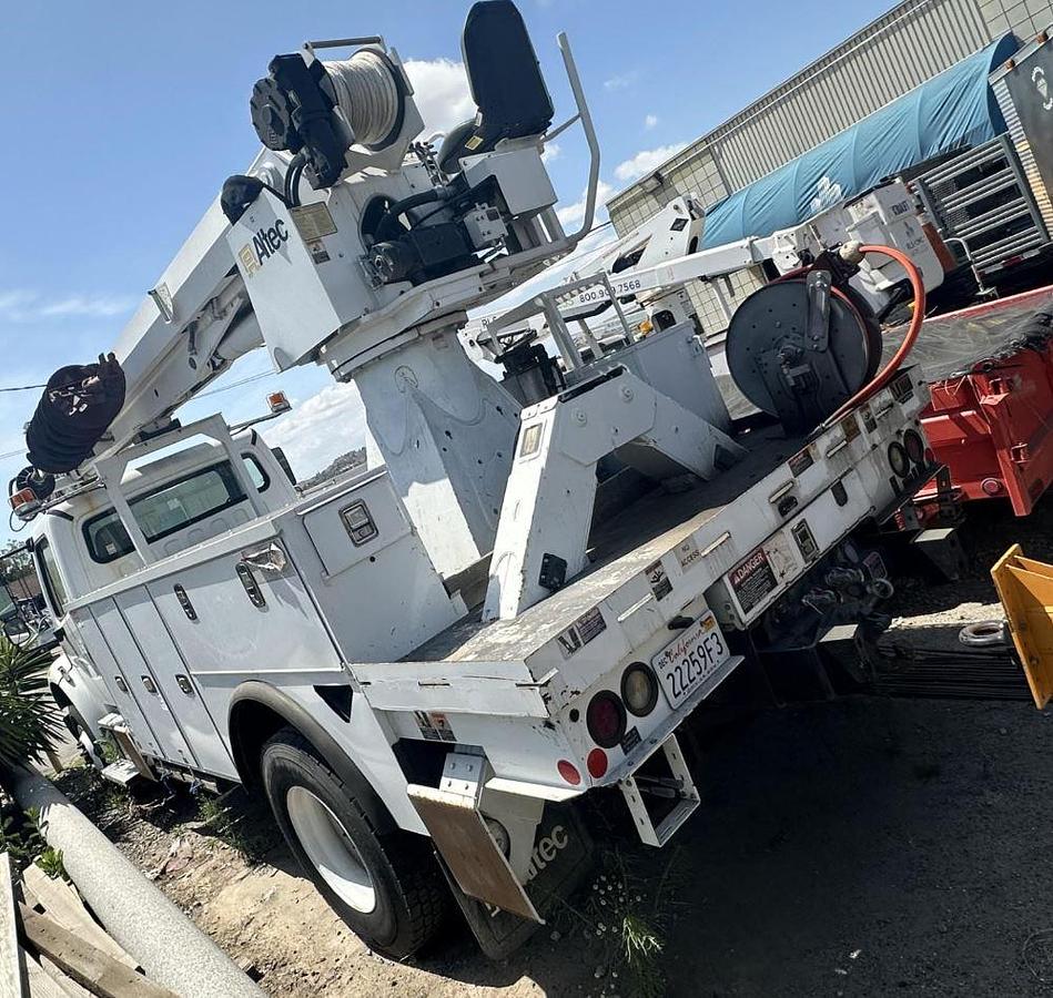 Used 2019 Freightliner M2 with Altec DC47TR Digger Derrick