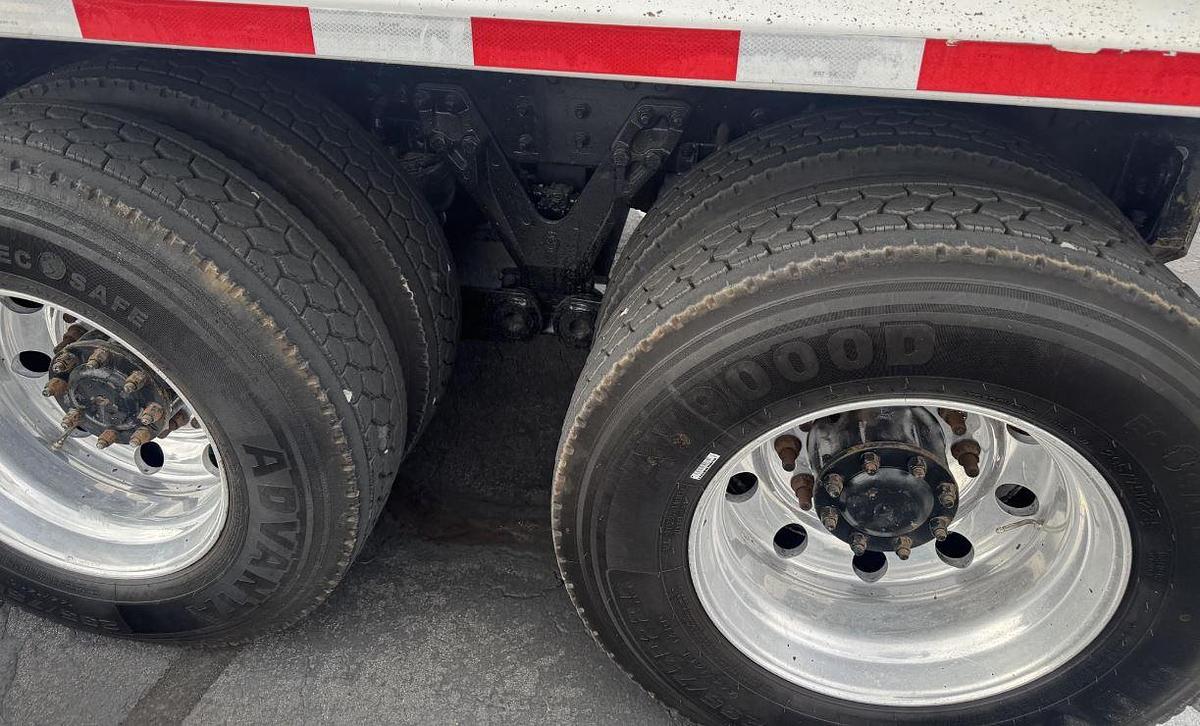 Used 2009 KENWORTH T800 Dump Truck