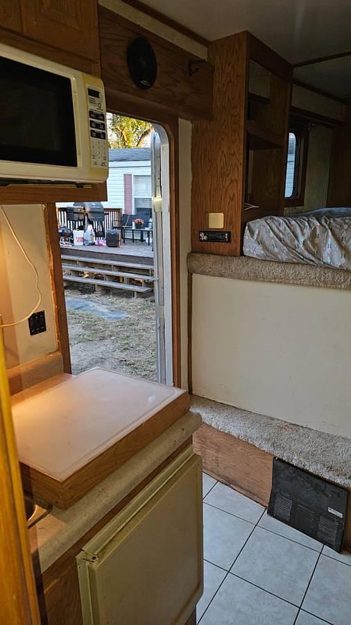 Used 2002 FeatherLite 8547 7x 21 ft