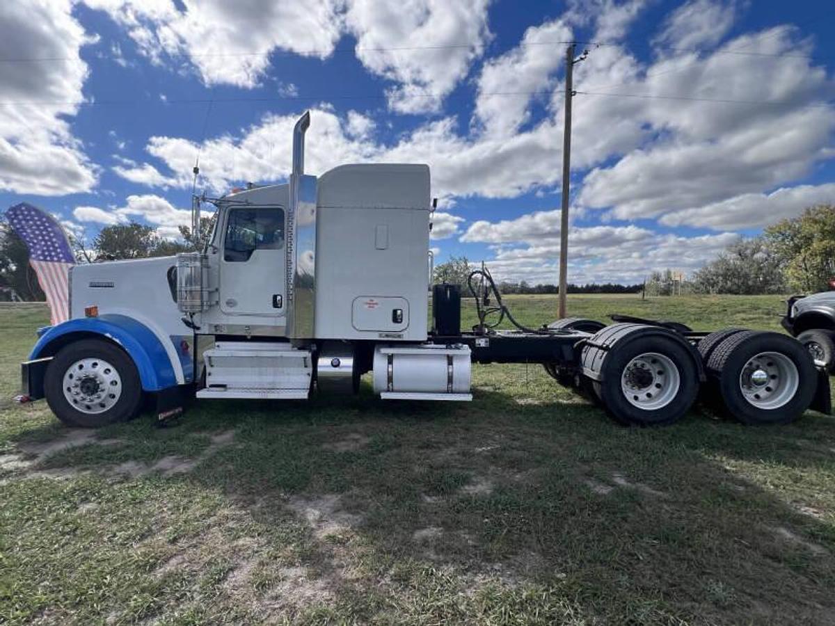 Used 2014 Kenworth W900L