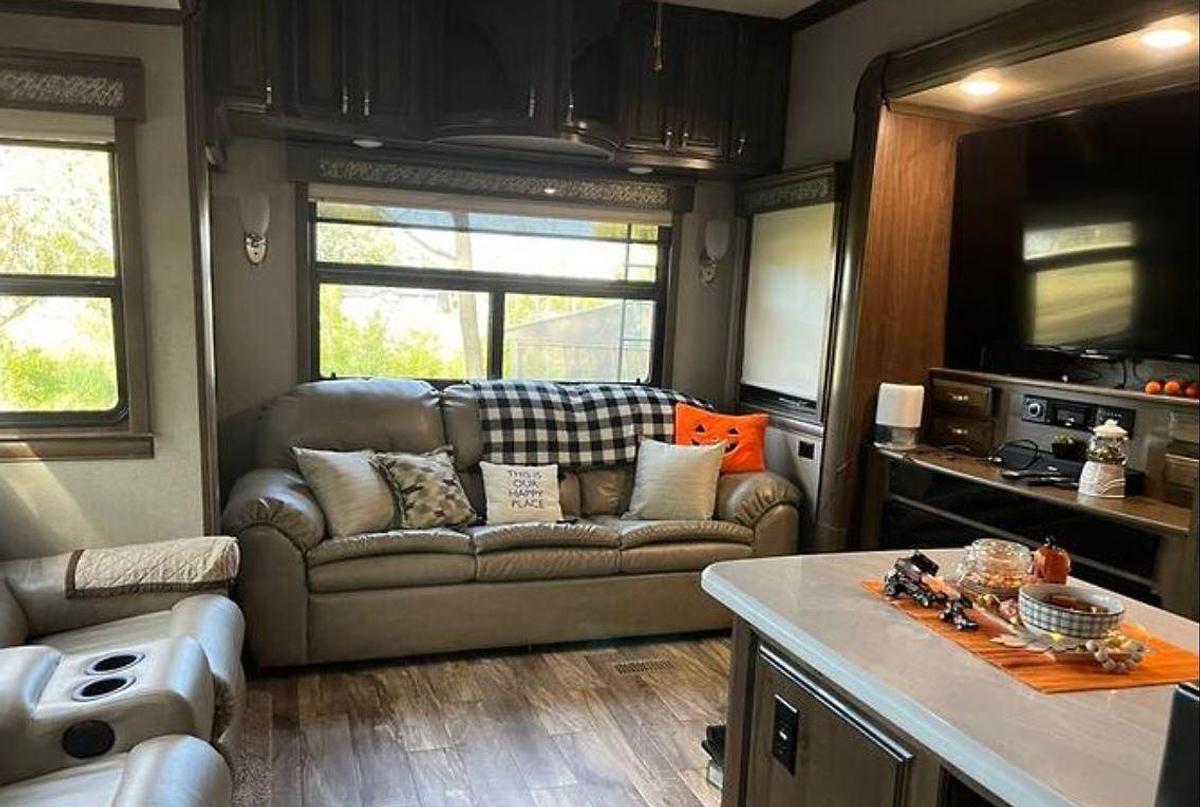 Used 2018 Forest River Riverstone Legacy 38FB-2 Fifth Wheel