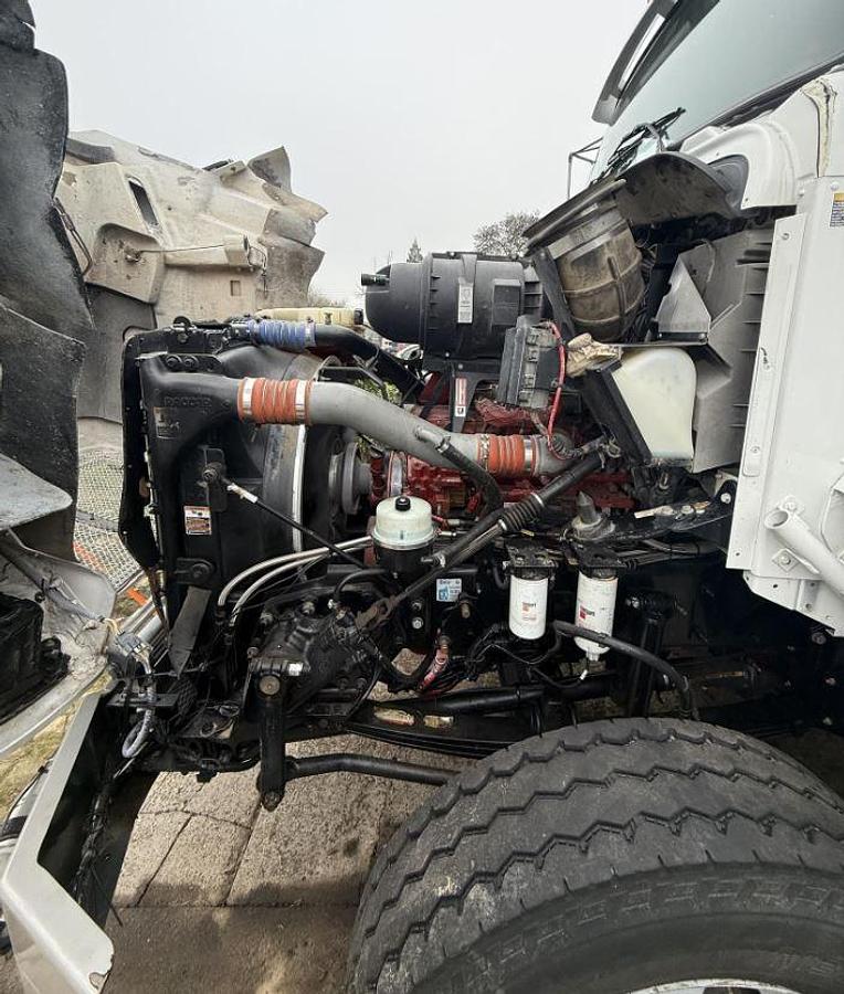 Used 2012 KENWORTH T440 Water Tank Truck