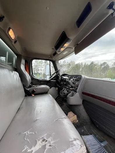 Used 2021 Freightliner M2 106