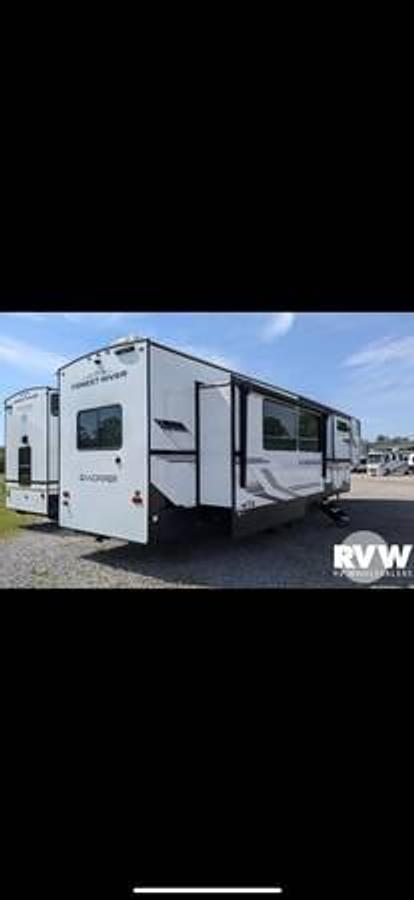Used 2025 Forest River Sandpiper 3800RK