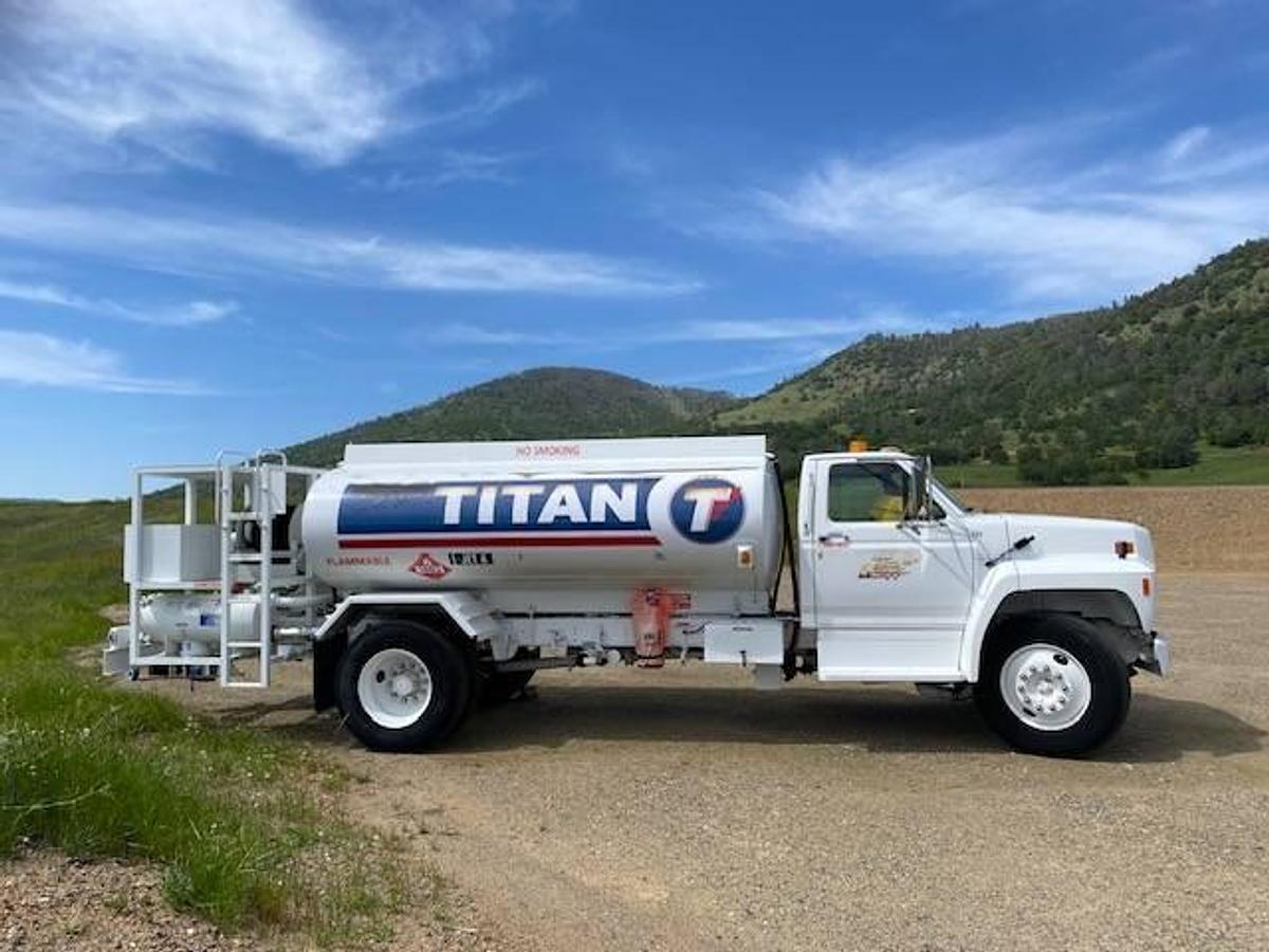 Used 1987 Ford F700 Jet A Fuel Truck