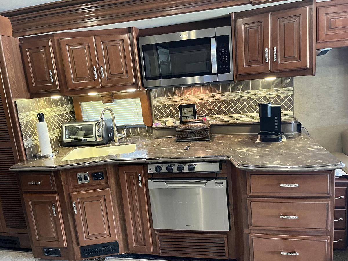 Used 2014 Fleetwood Discovery 40E Class A Motorhome