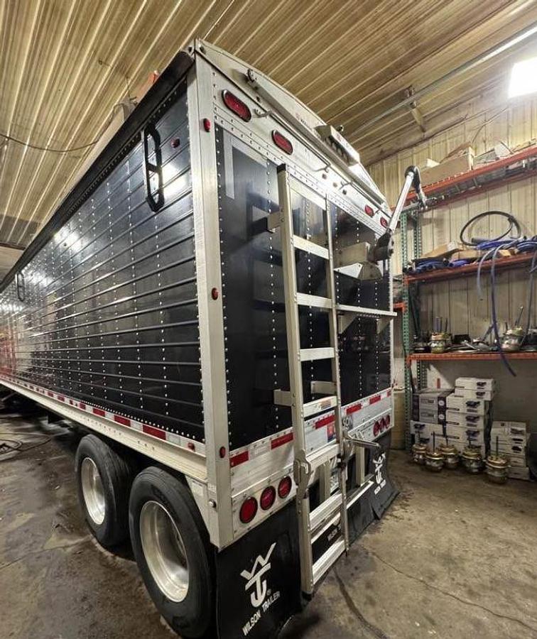 Used 2018 WILSON 43 ft x 96 in Grain Trailer