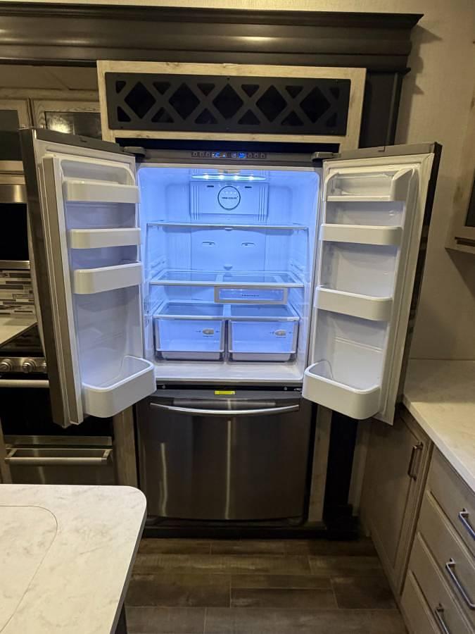 Used 2021 Keystone Avalanche 390DS