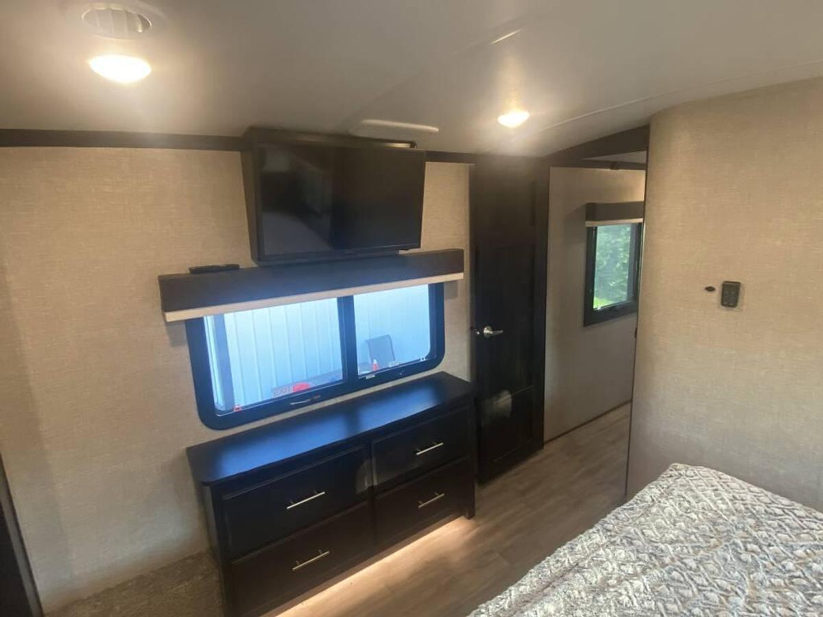 Used 2022 Jayco Northpoint 377RLBH Fifth Wheel