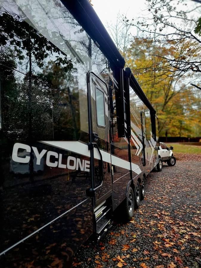 Used 2024 Heartland Cyclone 4006