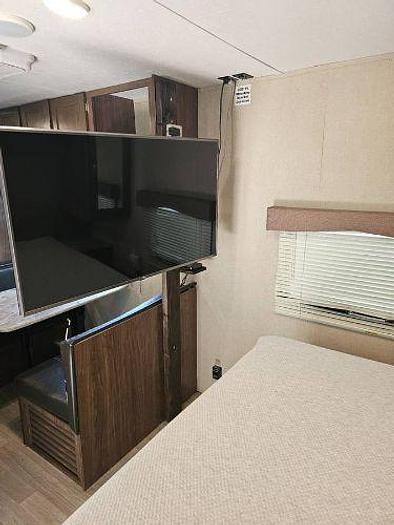 Used 2018 Coleman 215BH 23' Travel Trailer