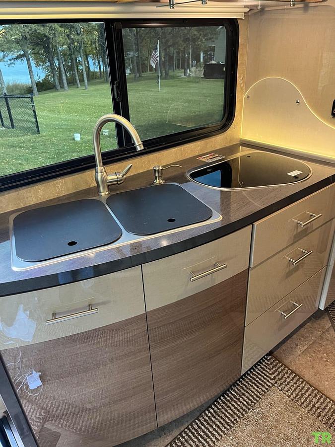 Used 2017 Winnebago View 25j