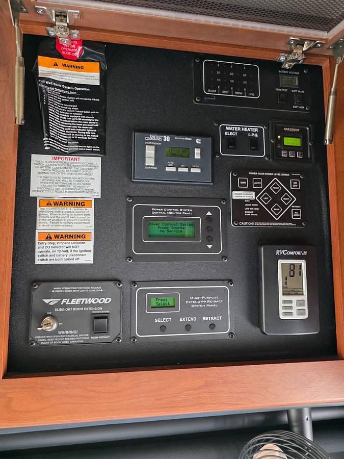 Used 2015 Fleetwood Discovery 40G Class A Motorhome