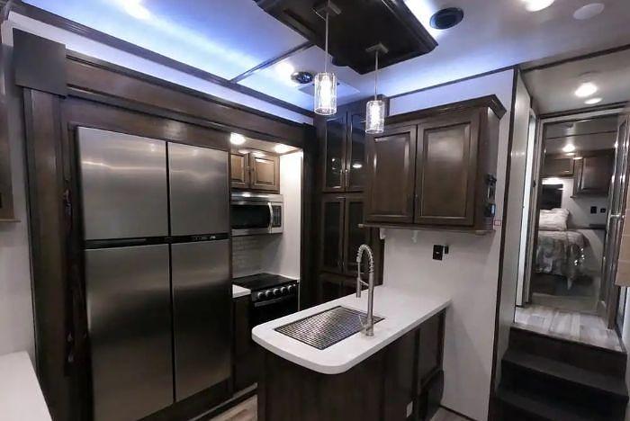 Used 2020 Dutchmen Voltage 3635