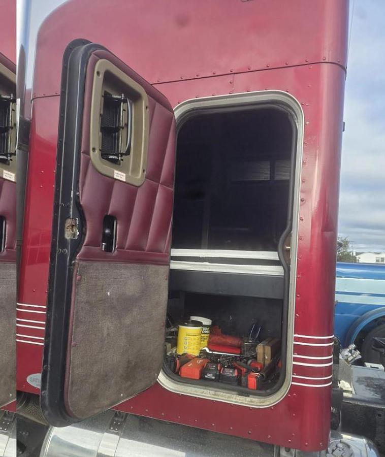 Used 2001 PETERBILT 379EXHD Conventional Sleeper Semi