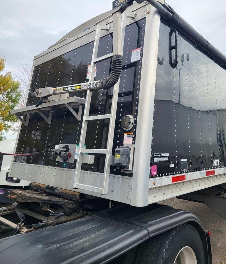 Used 2022 Prestige 40ft X 96in Hopper Trailer