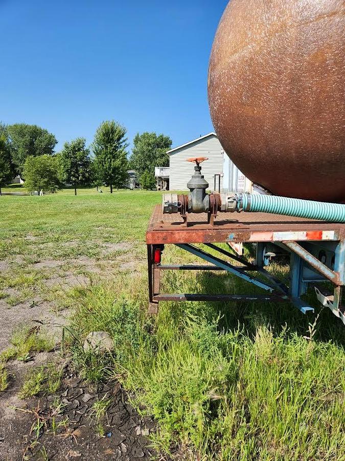 Used 1984 Fontaine Trailer with Dual Compartment Fiberglass Tank
