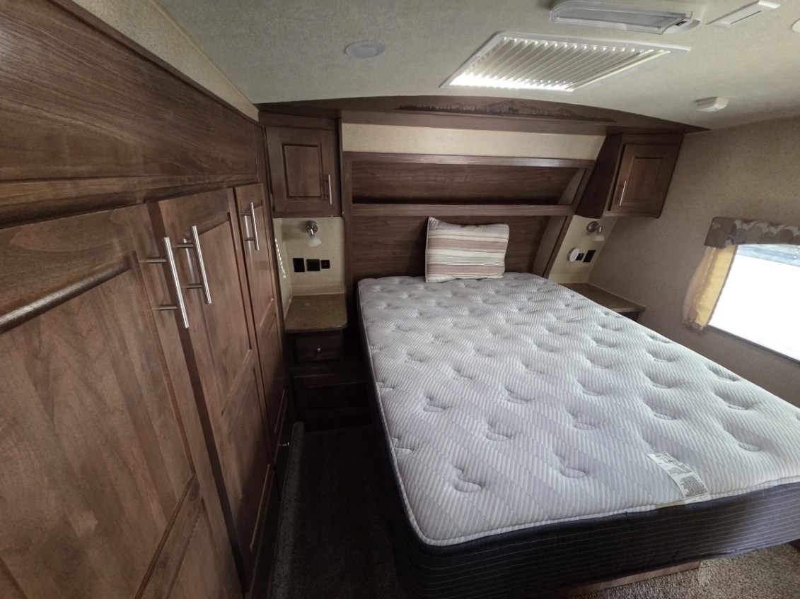 Used 2020 Northwood Grande Ronde Arctic Fox 27-5L Fifth Wheel