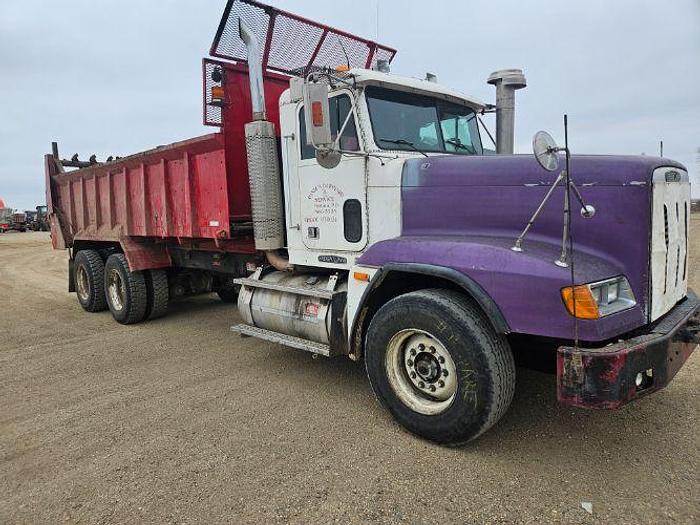 Used 1995 Freightliner FLD120 Manure Spreader