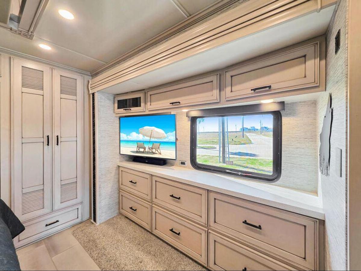 Used 2021 Newmar Super Star 4061